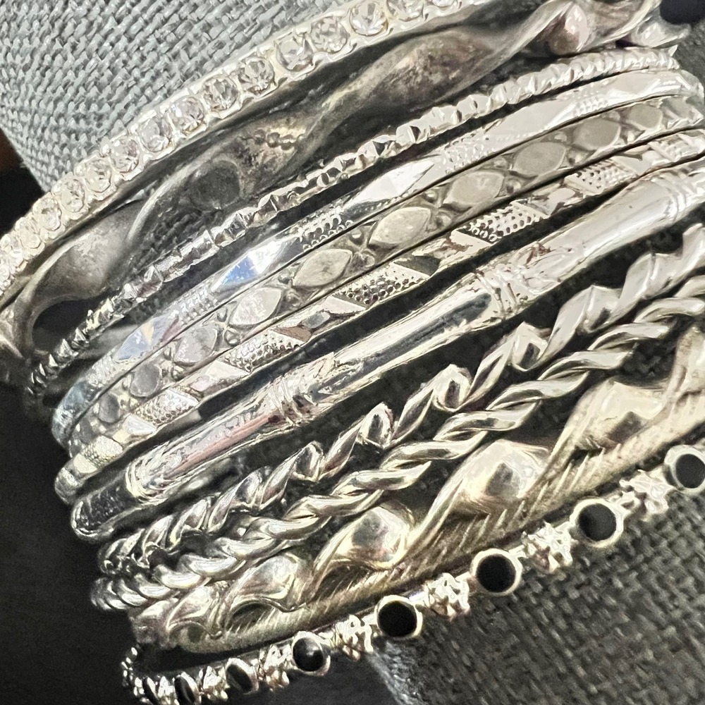 12 Vintage-Now Silver Tone Textured Stackable Bangle Bracelet Set  7-8 Indie‎